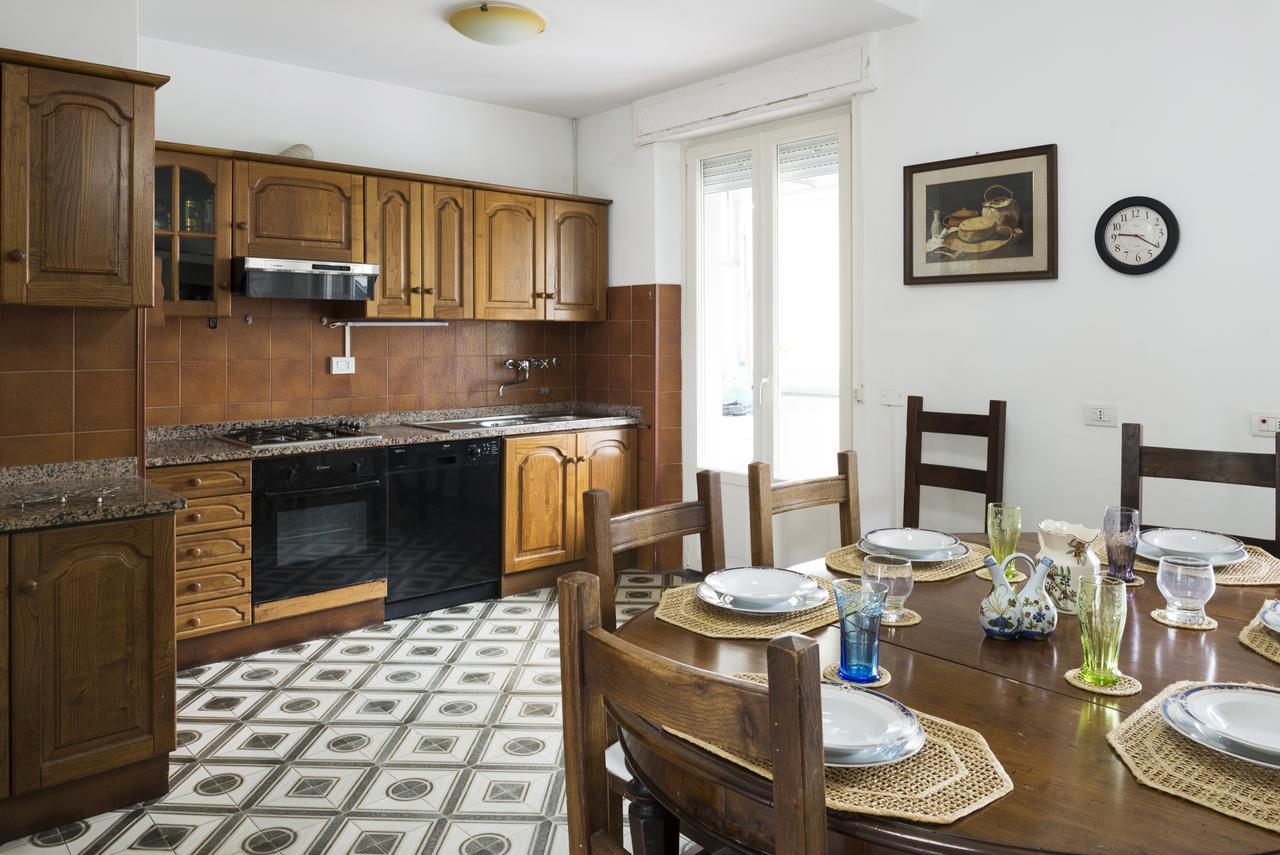 Casa Adriana Villa Лидо Ди Камайоре Екстериор снимка